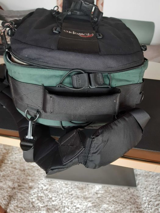 Mochila versátil para câmara e lentes fotográficas