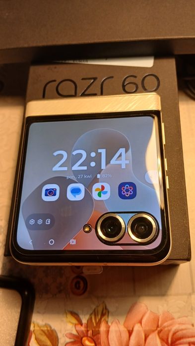 Motorola razr 60 plus dodatki Nowy idealny 256 GB