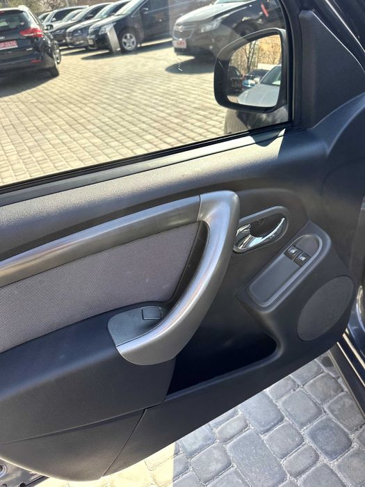 Продам  Dacia Duster 2016 рік можлива розстрочка,кредит,обмін!