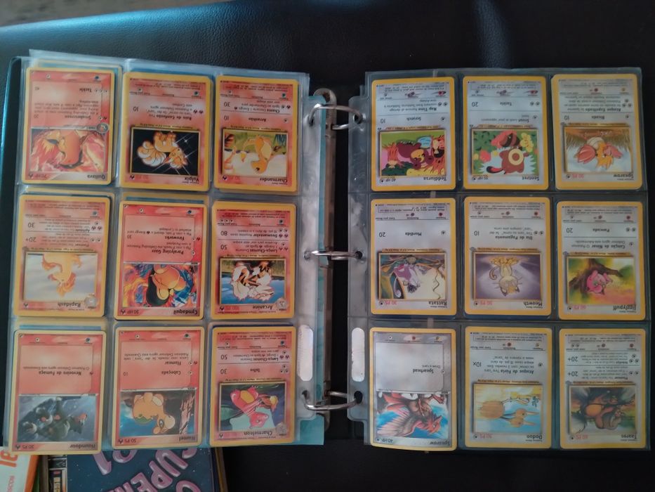 +/- 300 cartas Pokémon