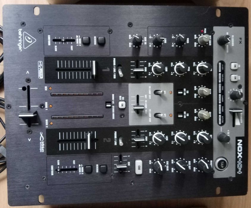 Dj! Mesa de mistura Behringer NOX 404 e decks Numark NDX 400