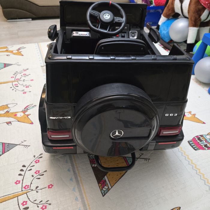 Samochód na akumulator 4x4 Mercedes