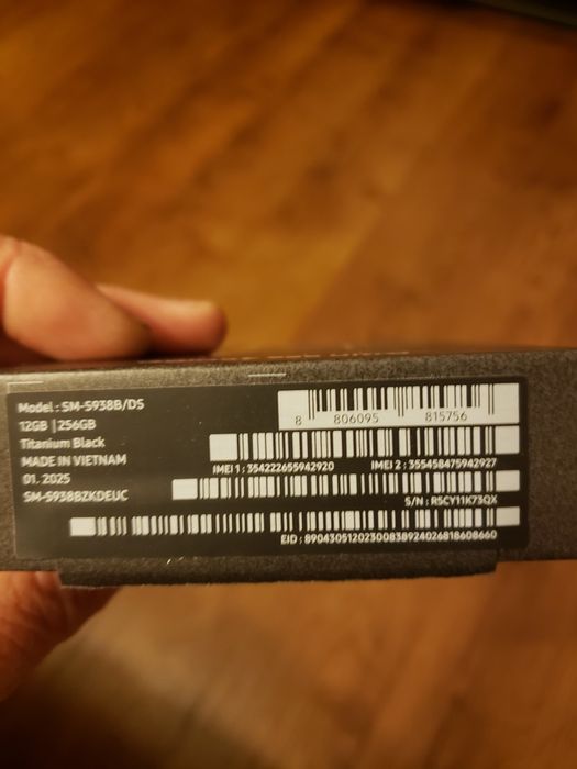 Продам официальный Samsung S25 Ultra