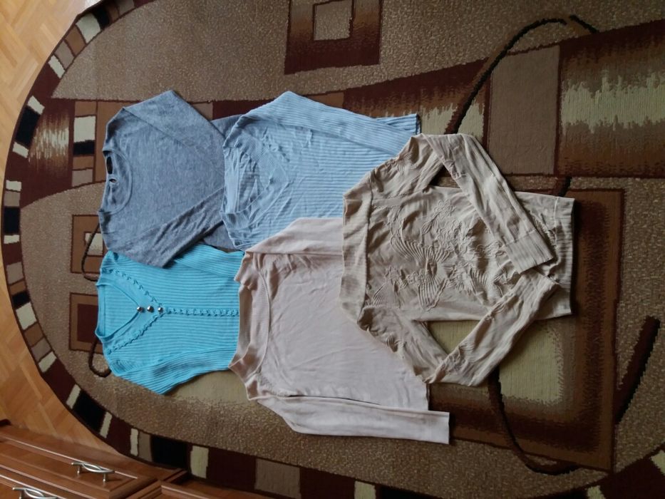 Sweterki damskie rozmiar S,pięć sztuk