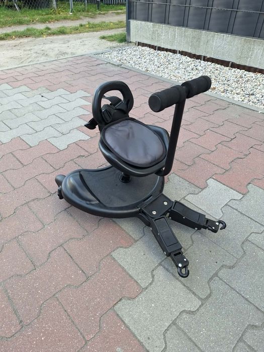 Dostawka do wózka, siedzisko dla starszaka