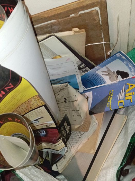 Vendo saco com coisas mais um lote de pintura