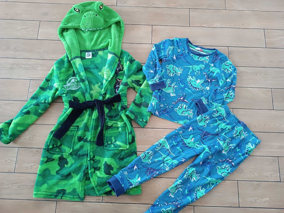 Szlafrok i piżamka dla chłopca 122