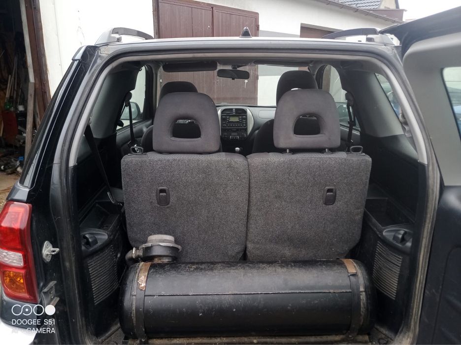 Toyota RAV4 2004 • 4x4 • Benzyna