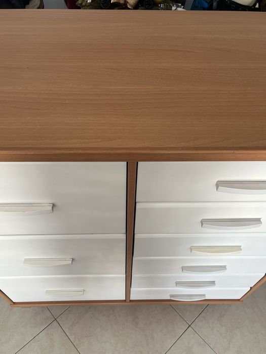 Comoda com muita arrumação usada