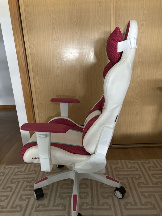 Cadeira gaming da marca diablo.