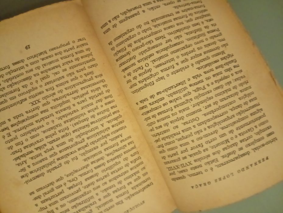 Sobre a evolução das formas musicais, de Graça, Fernando Lopes, 1906/Editorial Inquérito Limitada. [S.d. 1959?]  Valioso estudo musical,