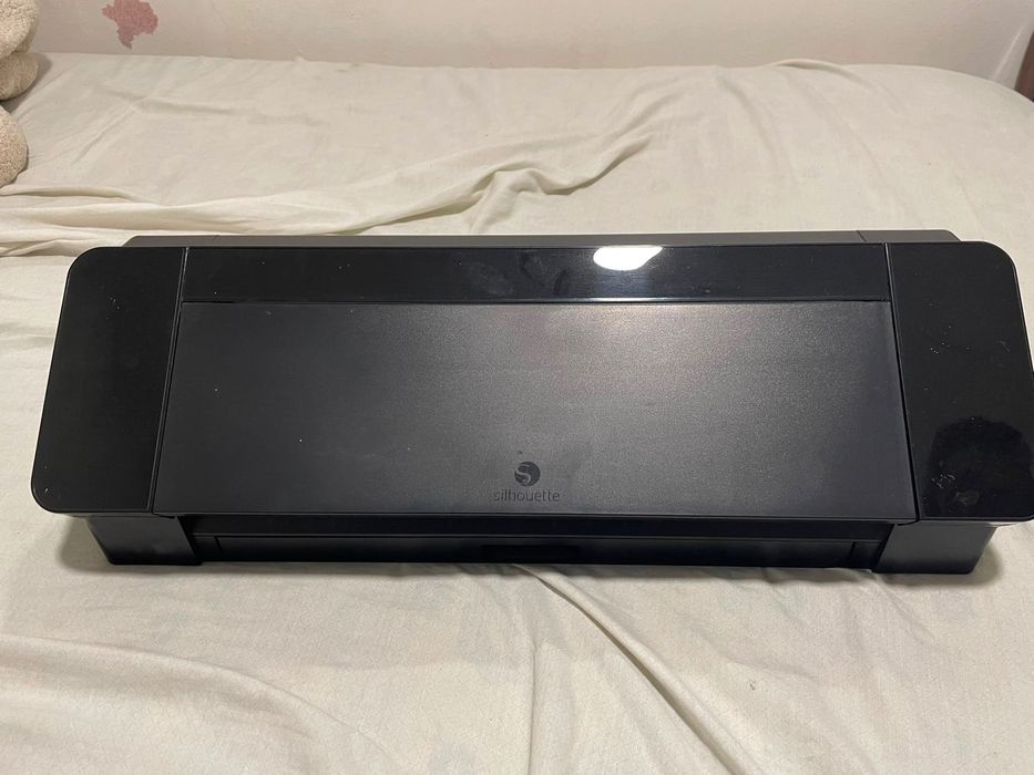 Silhouette cameo 4