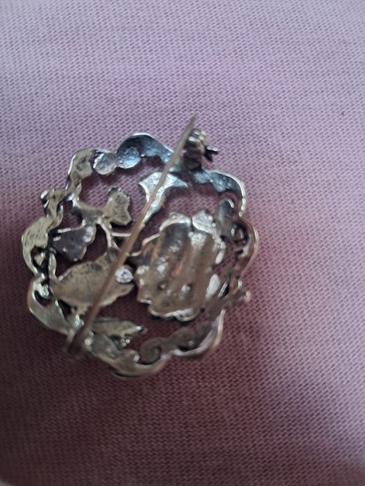 Srebrna broszka w stylu vintage