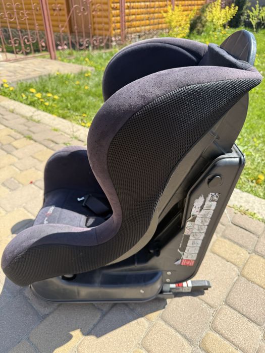Дитяче  автокрісло групи 1 (9–18 кг) з ISOFIX
