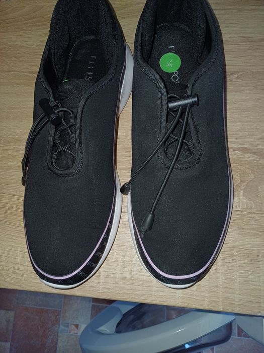 Кроссовки  женские чёрные