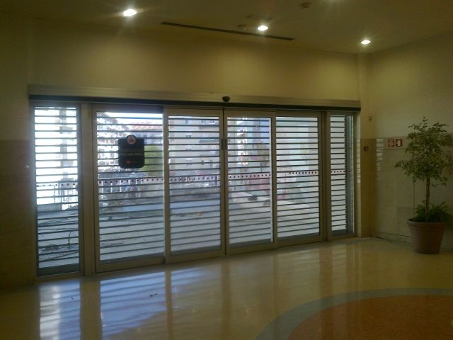 Grades de Enrolar de Segurança para montras - Fabricação e Montagem