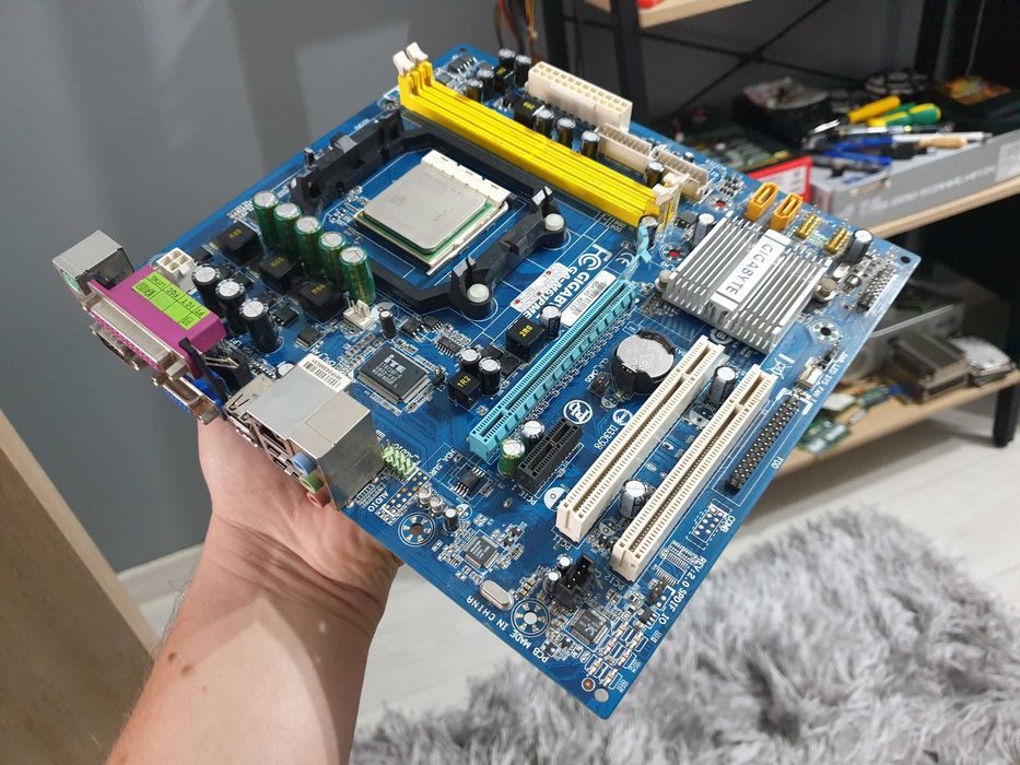 Gigabyte GA-M61PME-S2 Socket AM2 z procesorem AMD Athlon 64 X2 5200+