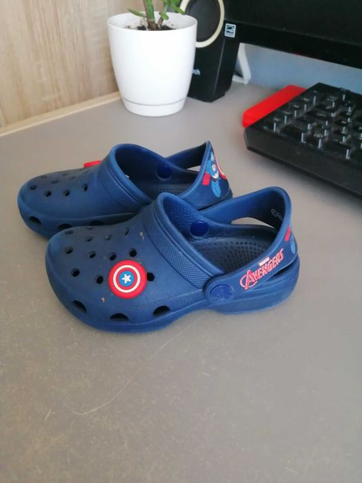 Klapki/kroksy chłopięce r.25