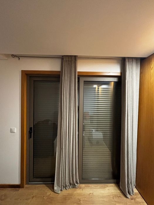 Cortinas - cor neutra - quarto