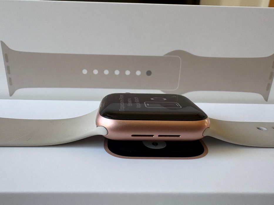Apple Watch SE 40mm Gold Alumínio (Starlight)