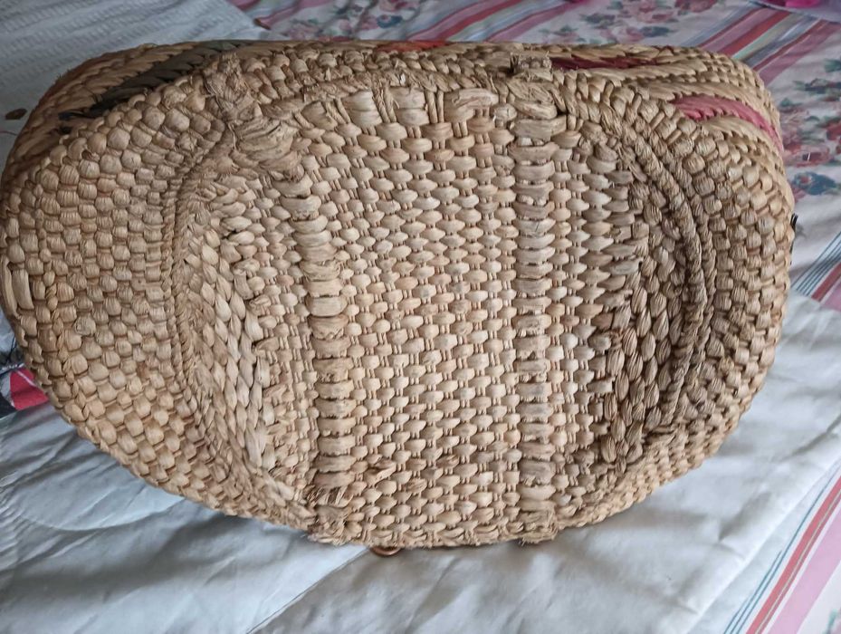 Cesta em Palhinha grande e extra forte forrada no seu interior