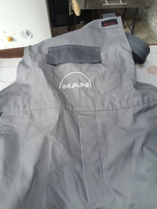 Fato de macaco para mecânica