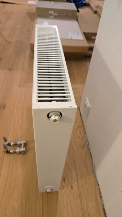 Grzejnik Purmo z termostatem 50 cm x 60 cm