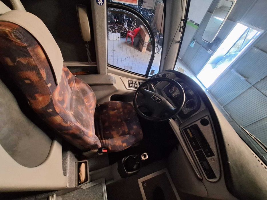 Autocarro 51 lugares