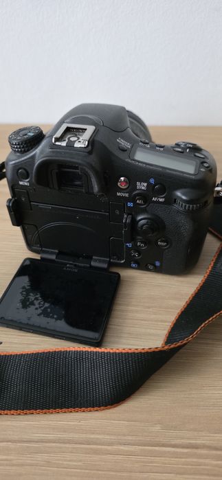 Aparat Sony Alpha 77, body, obiektyw +  ładowark