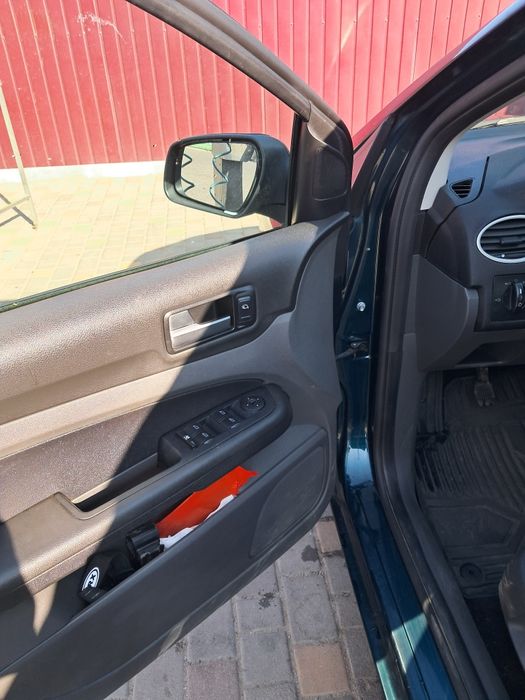 Продается авто Ford Focus 2005г.