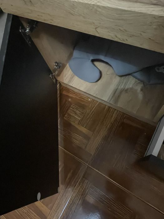 Móvel de sala castanho e preto