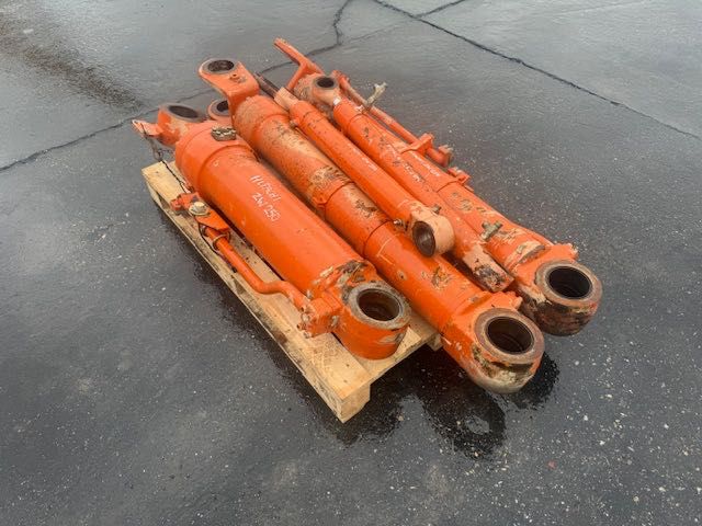 ładowarka hitachi ZW 250 KOMPLET siłowników hydraulicznych