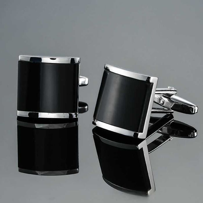 Czarne spinki mankietowe do koszuli męskiej srebrne do mankietów