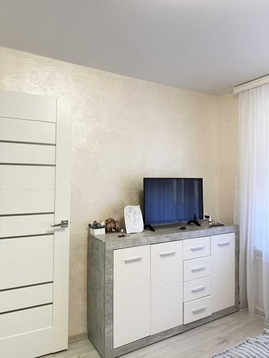 1-к. квартира по вул. Іванни Блажкевич з євроремонтом.