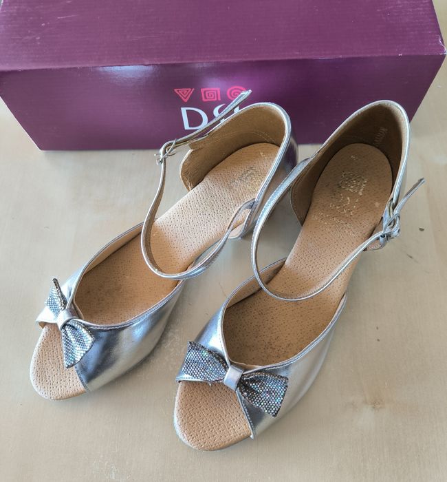 Sapatos de dança número 36,5 prateados NOVOS
