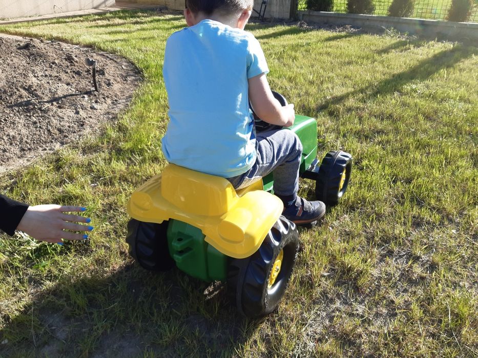 Gokart traktor john deere 2-4 z przyczepką rolly toys