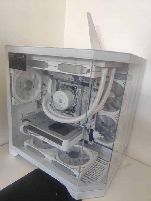 Biały Gamingowy PC RTX 5060 Ti 16GB | Ryzen 5 7500F | 32GB DDR5 |