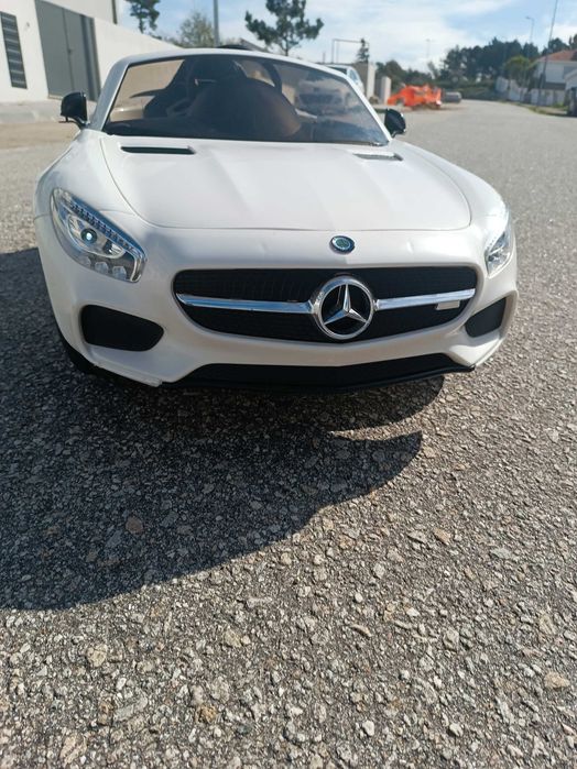 Carro elétrico criança