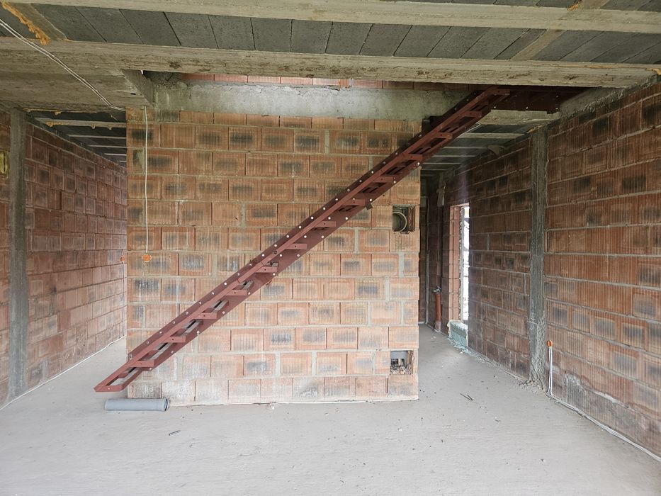 Schody półkowe wspornikowe wiszące - konstrukcja stalowa