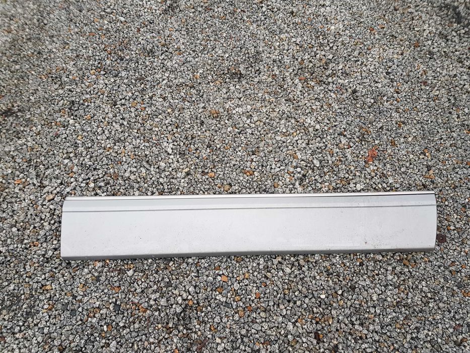 Listwa prawych drzwi mercedes W126 sec 2 seria