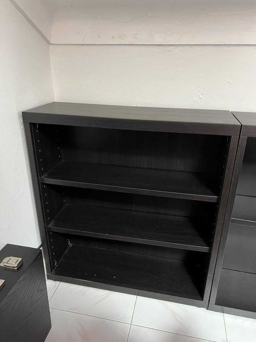 Móvel estante preto