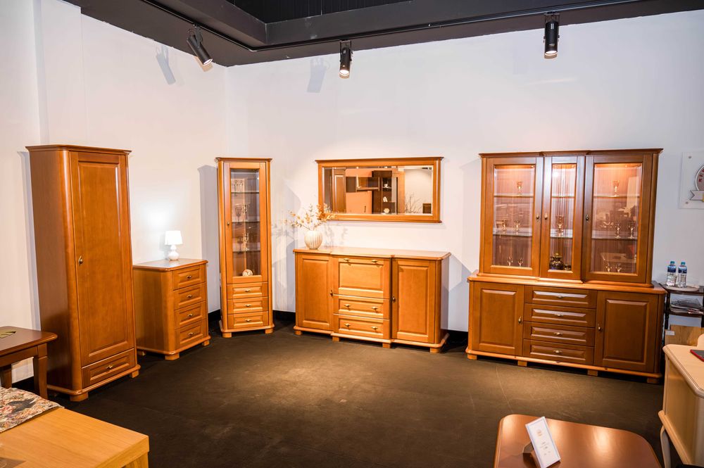 Zestaw mebli, Szafa, 2xWitryna, Lustro, 2xKomoda, Kolekcja 2010