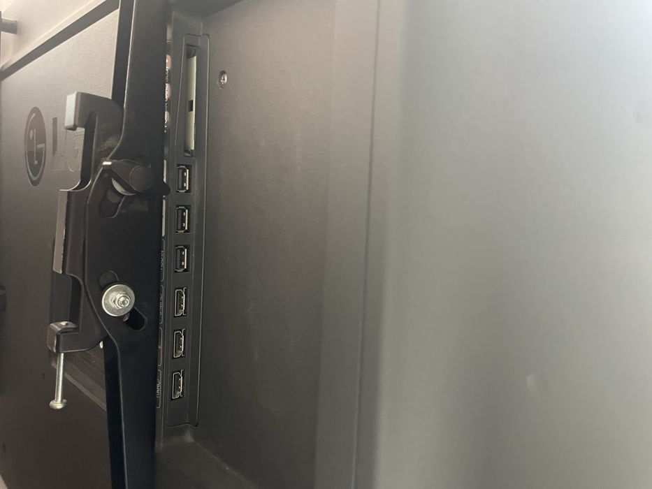 Телевізор LG 42LB582V 2014 року