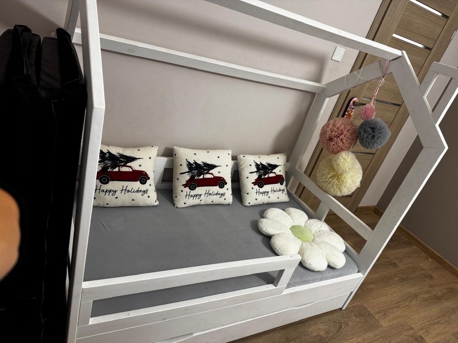 Łóżko domek dla dzieck z litego drewna