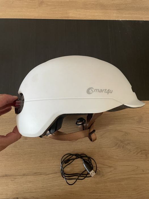 Capacete de bicicleta c/ luz de seguranca LED