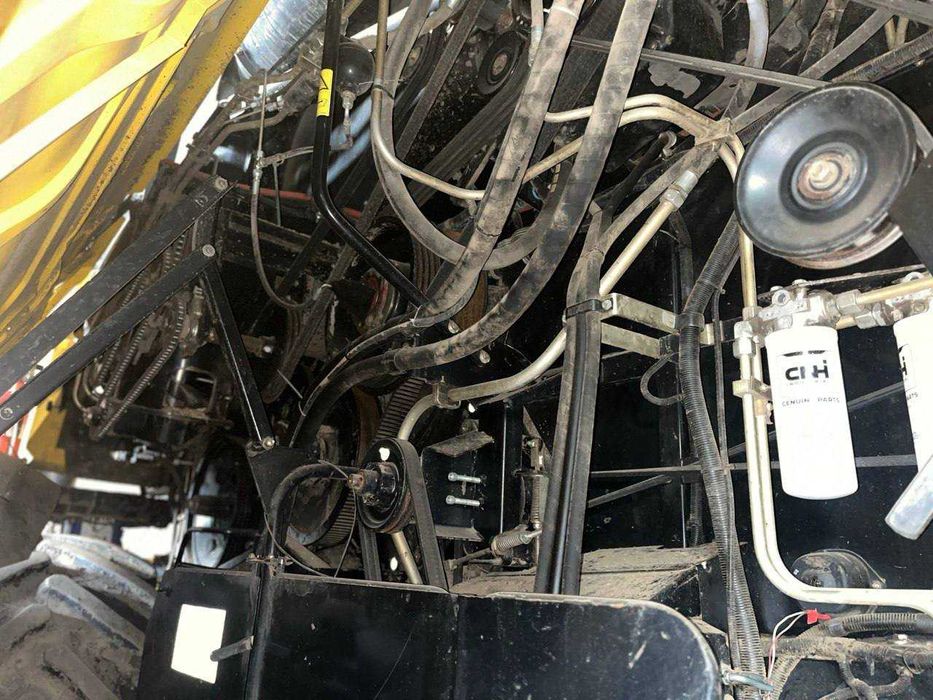 Комбайн New Holland CX8080