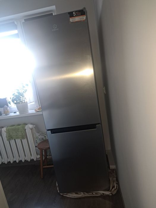 Sprzedam lodówkę INDESIT