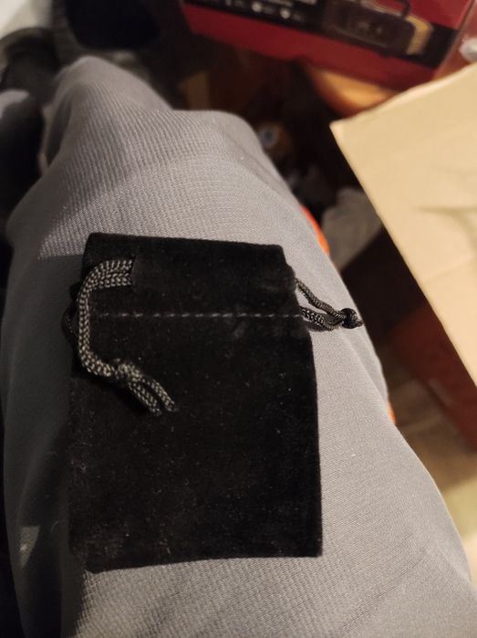 Czarny woreczek że sznurkiem 6.5x5