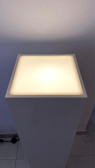 Coluna/Pedestal iluminado