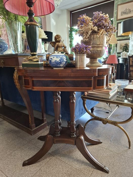 Mesa de Jogo Clássica. Oferecemos a entrega na zona de Lisboa.